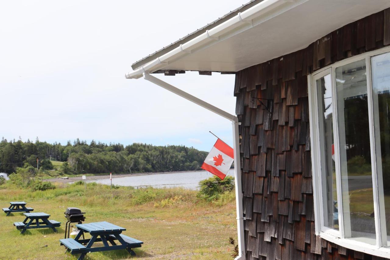 Friars Bay Inn & Cottages Welshpool Exterior photo