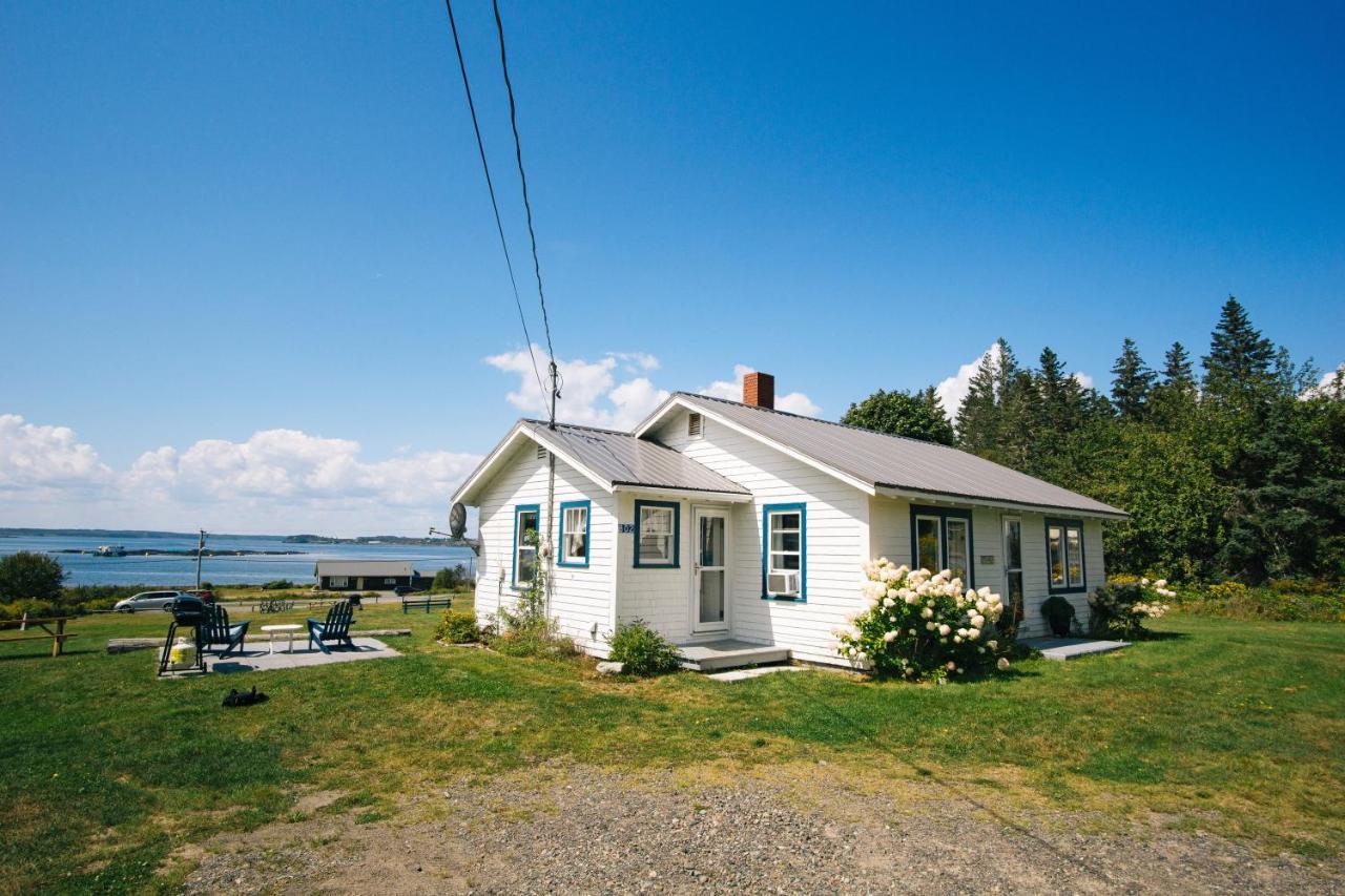 Friars Bay Inn & Cottages Welshpool Exterior photo