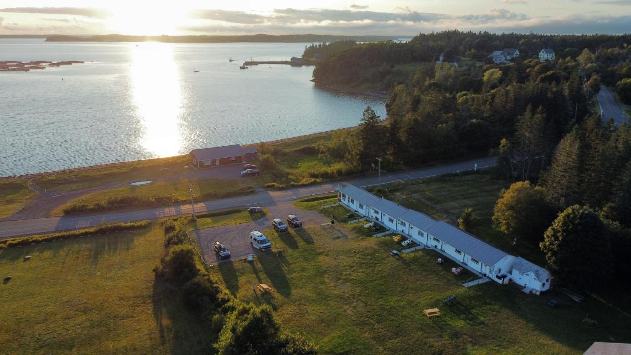 Friars Bay Inn & Cottages Welshpool Exterior photo