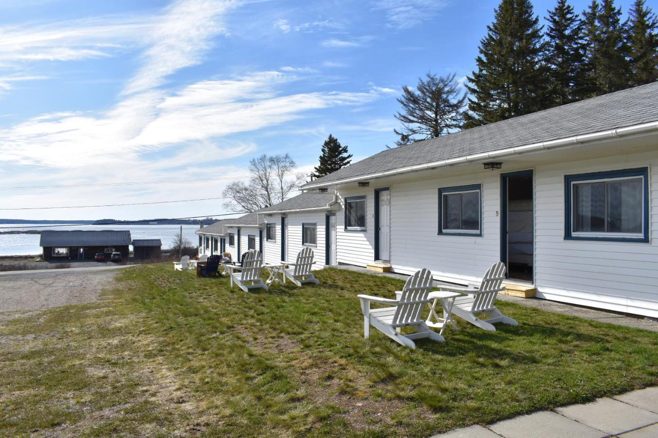 Friars Bay Inn & Cottages Welshpool Exterior photo